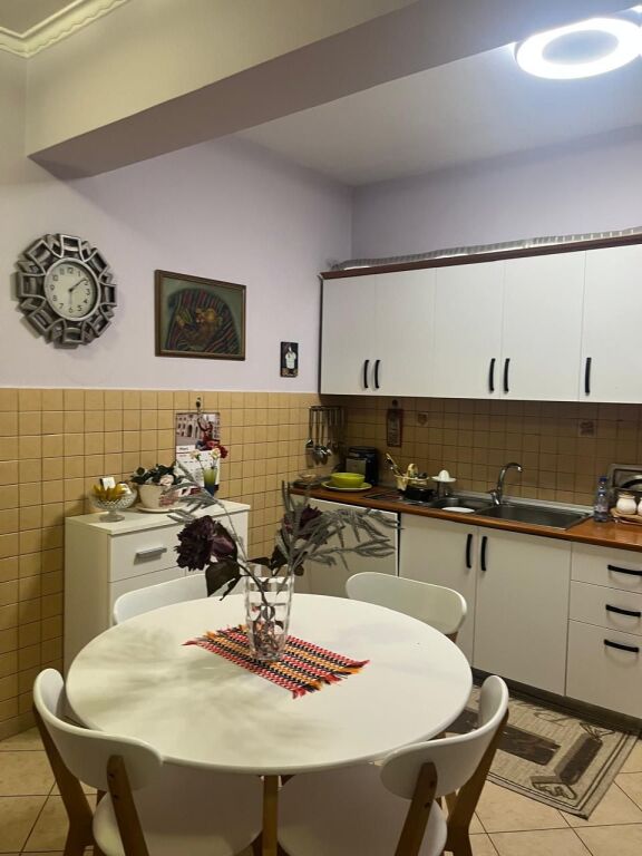 Apartament 2+1+2 per qira te Rruga e Kavajes