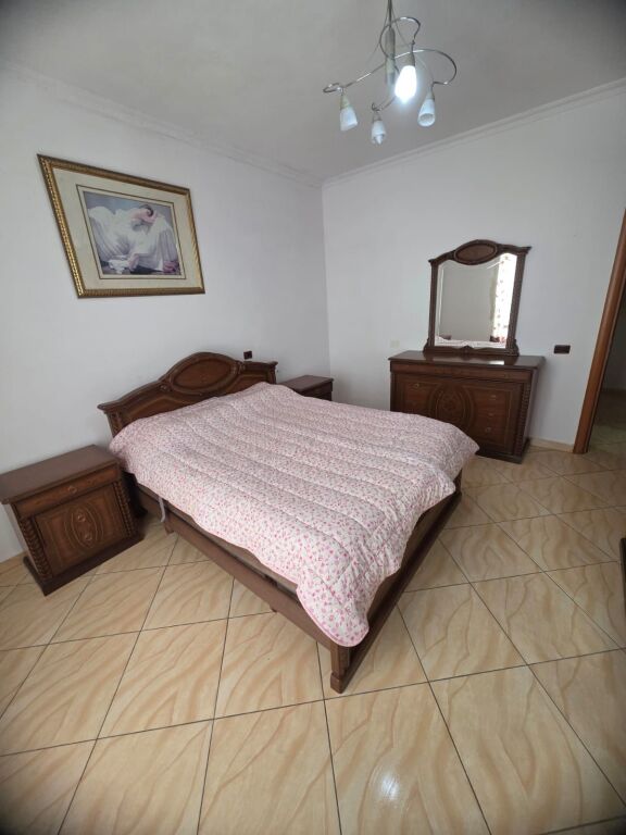 Jepet me qira apartament 2+1