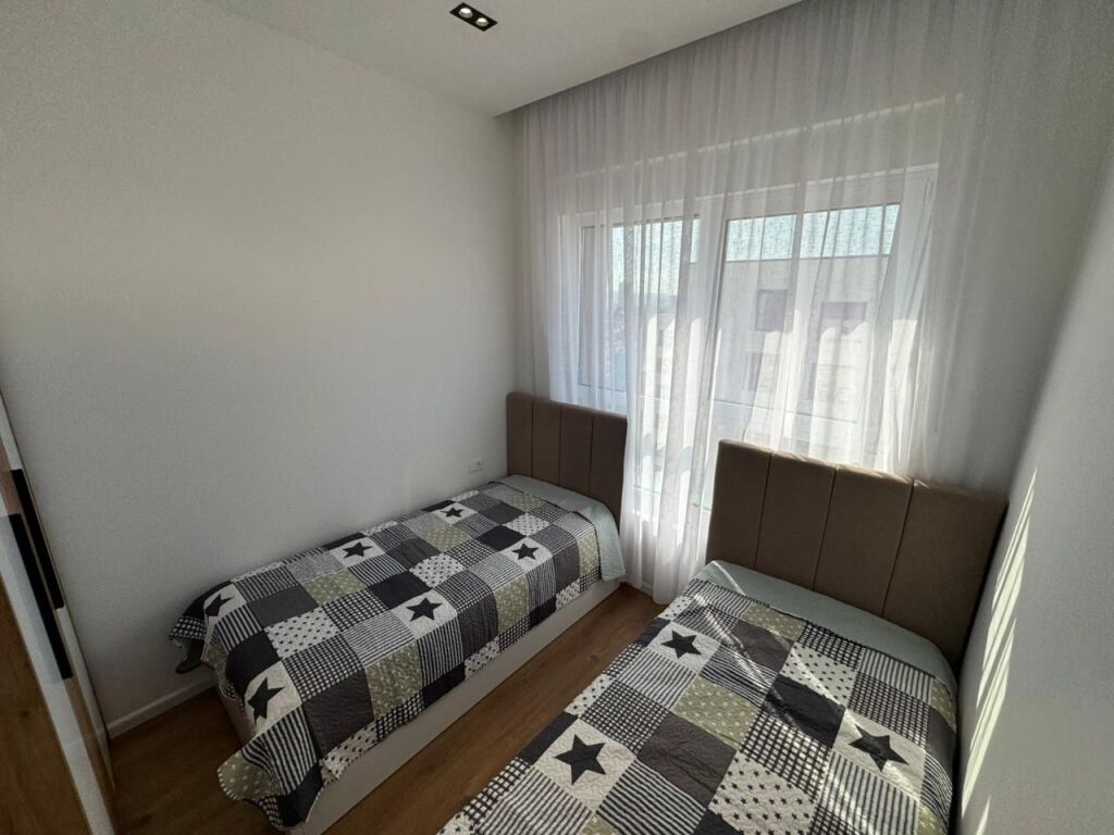 🏡 Jepet me qira 2+1 – Kompleksi Kadiu, Ali Demi (Tiranë) 💰 50,000 lek/muaj 📍 Zonë e qetë, super vendndodhje