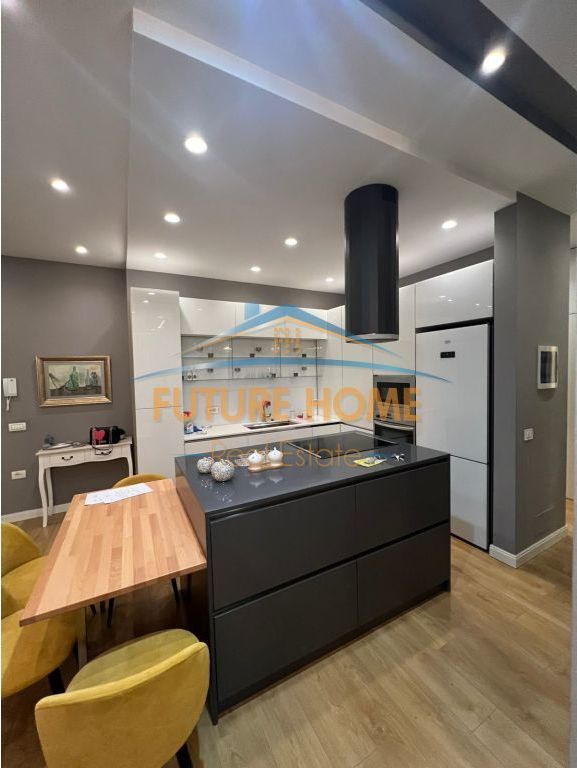 Qira, Apartament 2+1, Kopshti Botanik, Tiranë