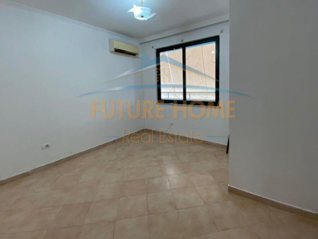 Qira, Ambient per zyra, Ish Ekspozita