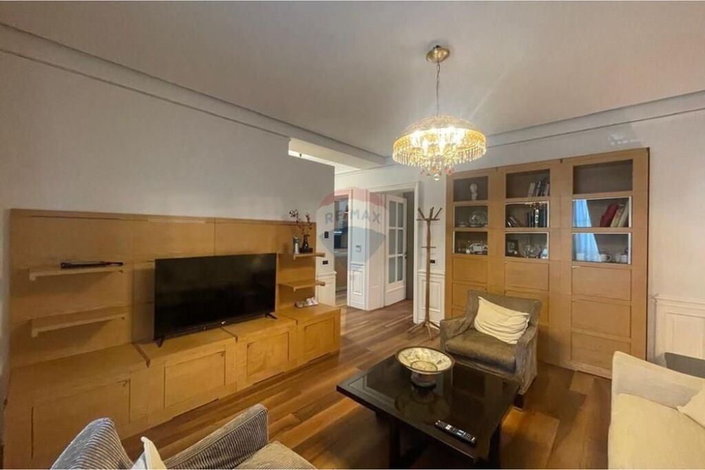 Apartament Modern me Qira tek Shkolla Kuqe