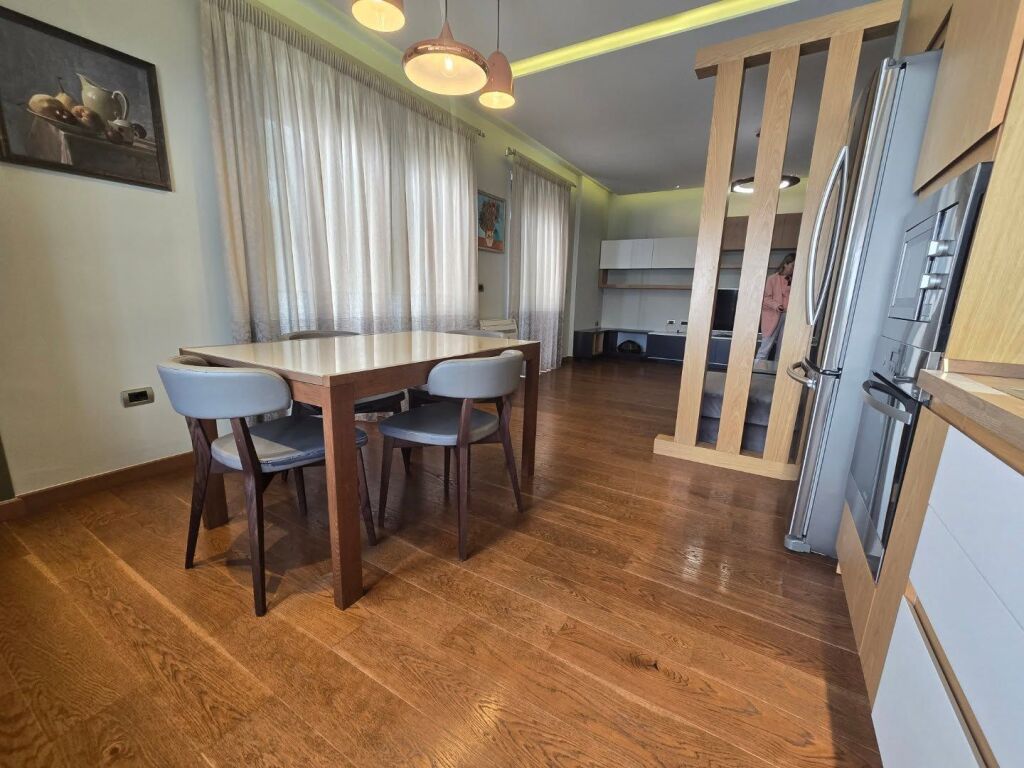 IN VENDITA: APPARTAMENTO DI LUSSO 2+1+2_ VIA FROSINA PLAKU _Vicino alla scuola Naim Frashëri