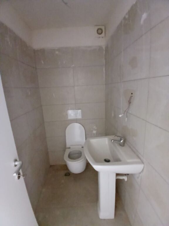 Jepet ambjent biznesi me Qera tek Brryli, Tirane