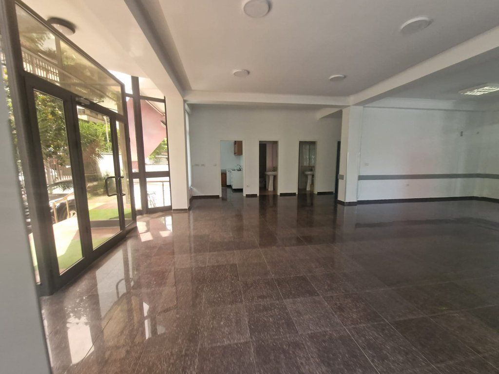 Godinë 2-Katëshe me Qira – Ideale për Klinika dhe Zyra ne Porcelan! 2,500 € /Muaj