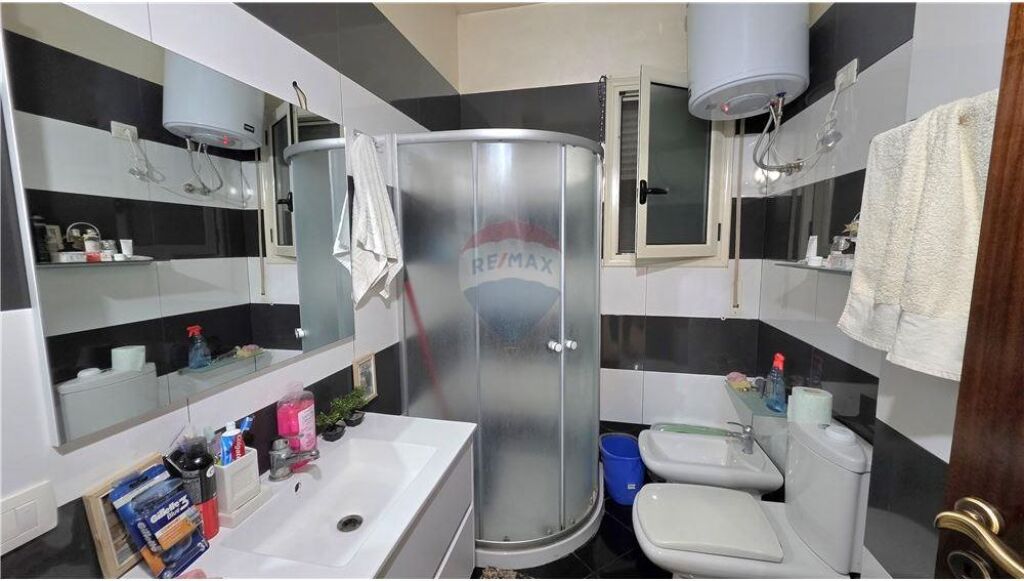 🏡 Apartament 2+1+2 në Shitje – Pas Hotel Martini, Vlorë