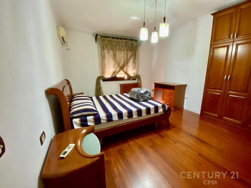 Apartament 3+1+2+Depo per shitje te Komuna e Parisit