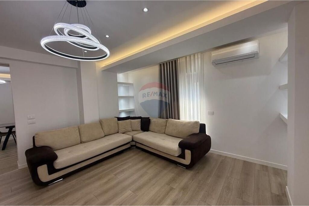 Super apartament 2+1+2 me qira!