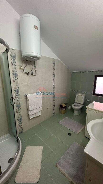 Appartamento 3+1+Posto Auto in affitto presso il Comune di Parigi Tirana