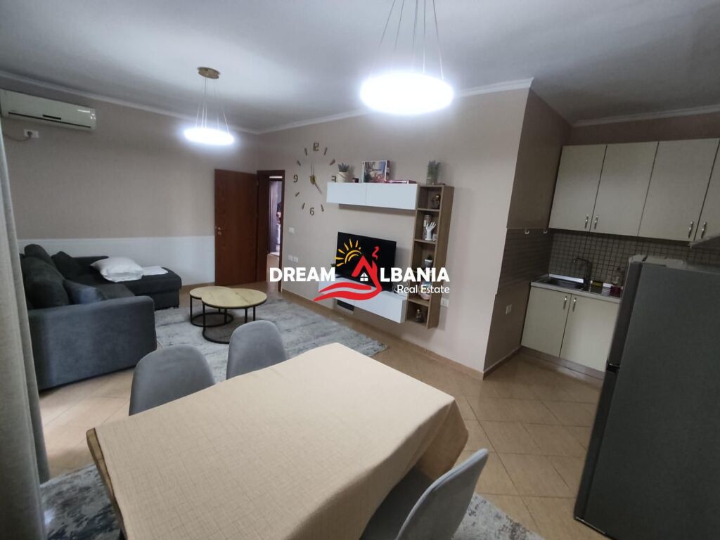 Jepet Apartament 1+1 me Qera ne zonen e Pazarit te Ri ( ID 42111552 )