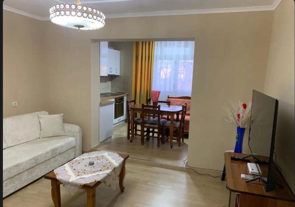 APARTAMENT ME QERA 1+1 RRUGA BARDHYL 45.000 LEKE FH-68862