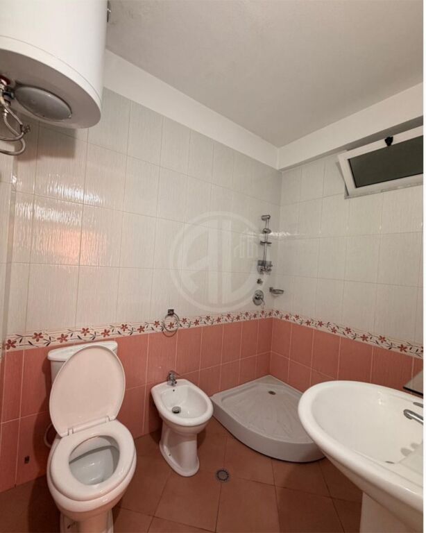 Jepet me qira apartament 2+1+2 –  pranë Pallatit të Sportit