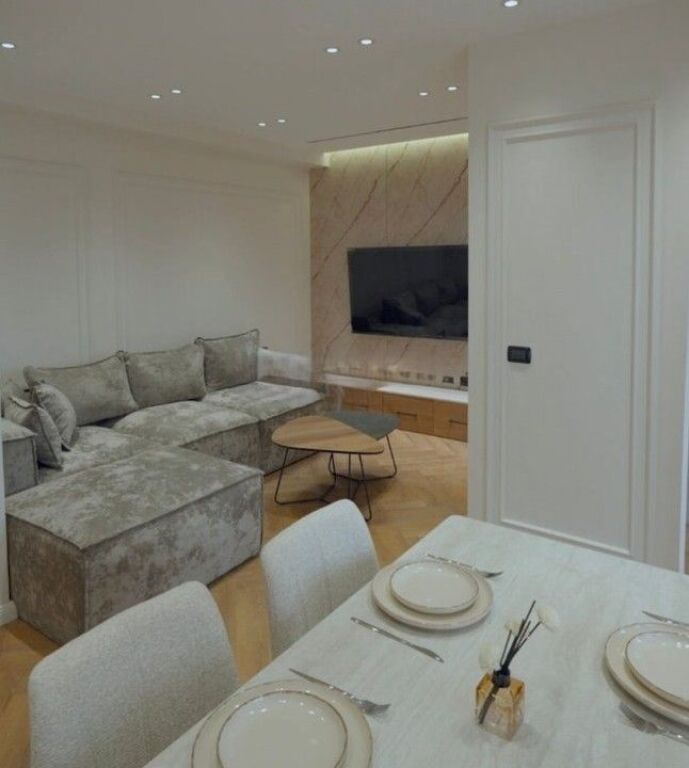 APARTAMENT 2+1 dhe GARDEROBE PER SHITJE, PERBALLE DELIJORGJIT