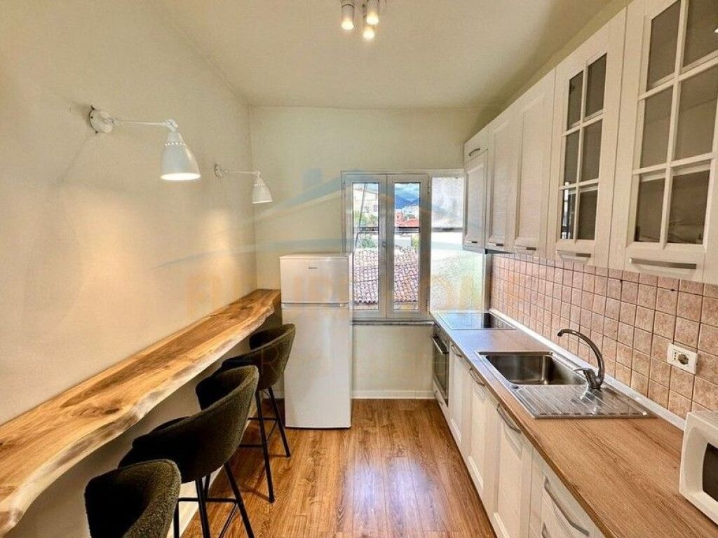 Shitet, Apartament 2+1+2, Rruga e Durrësit, Tiranë