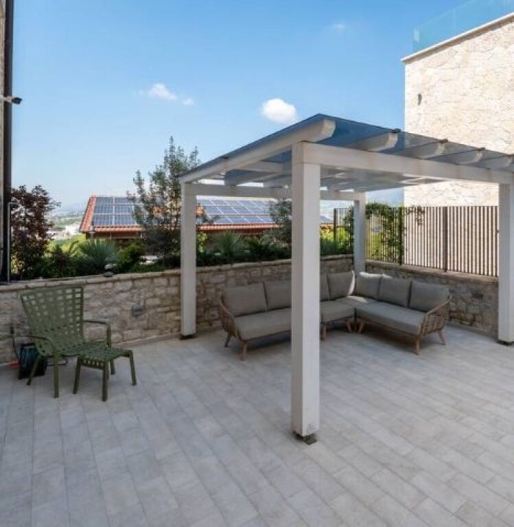 Vendiamo Villa Individuale con Piscina