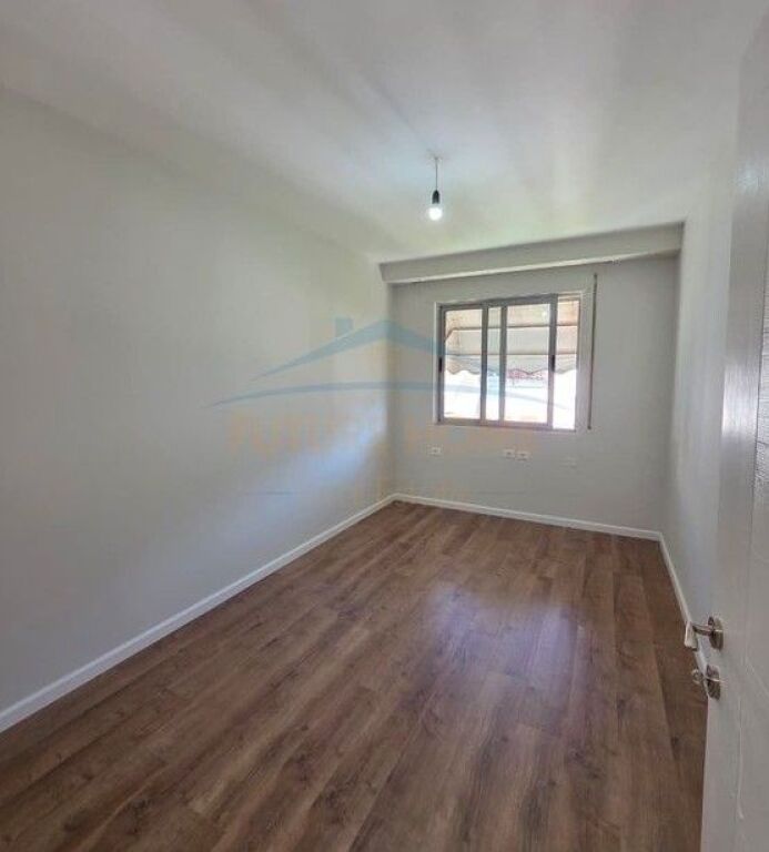 Shitet, Apartament 2+1+2, Restorant Deliu, Fresk.