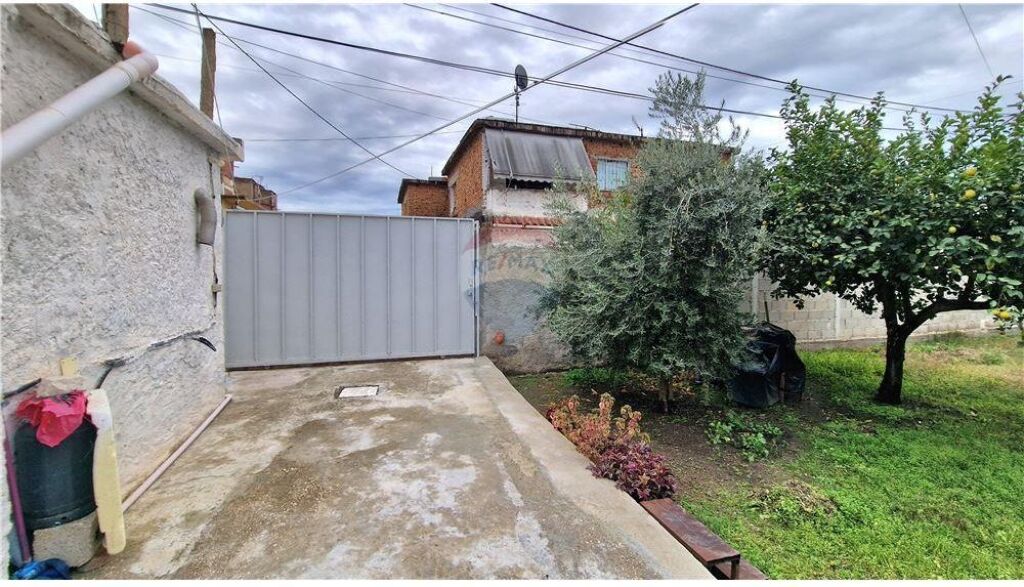 🏡 Shtëpi Private në Shitje – Çole, Vlorë