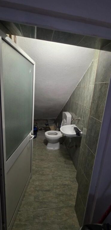 🏢 Qera – Zyrë në Ish-Bllok, Tiranë