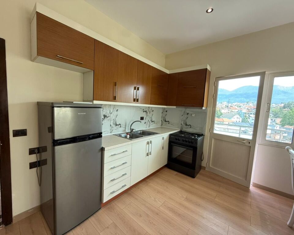 JAPIM ME QIRA APARTAMENT 2+1 + POST PARKIMI TE AMBASADA TURKE !