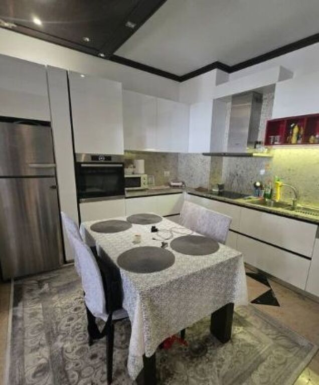 Shitet Apartament i investuar 2+1+2 + dy Ballkone