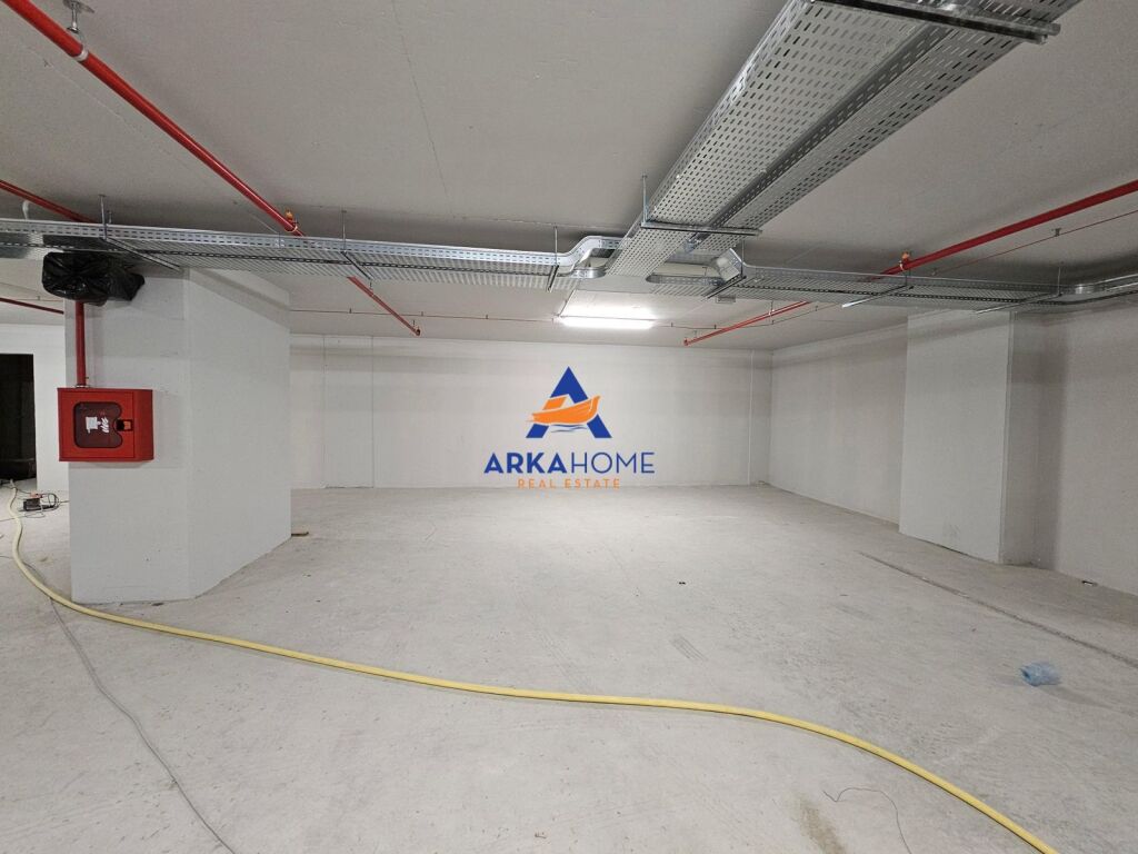 PARKING SPACE FOR SALE 12M2 "EKSPOSITA BUILDING" 5000000 LEKE