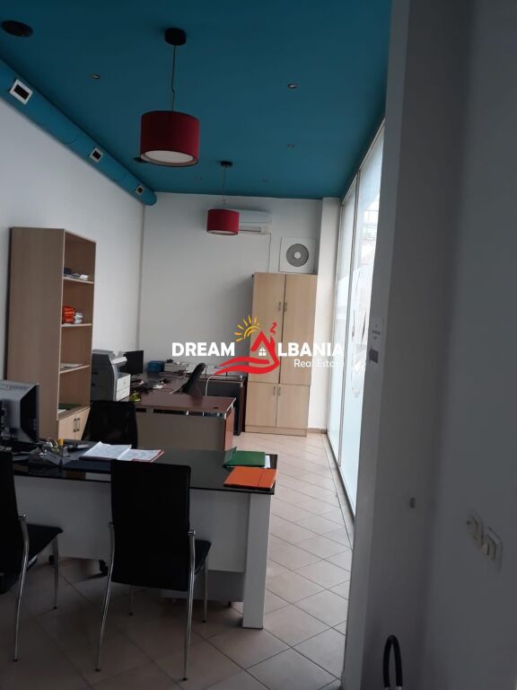 Jepet me qera zyre ne Bulevardin Zogu i Pare prane Ministrise se Drejtesise (ID 42611423)