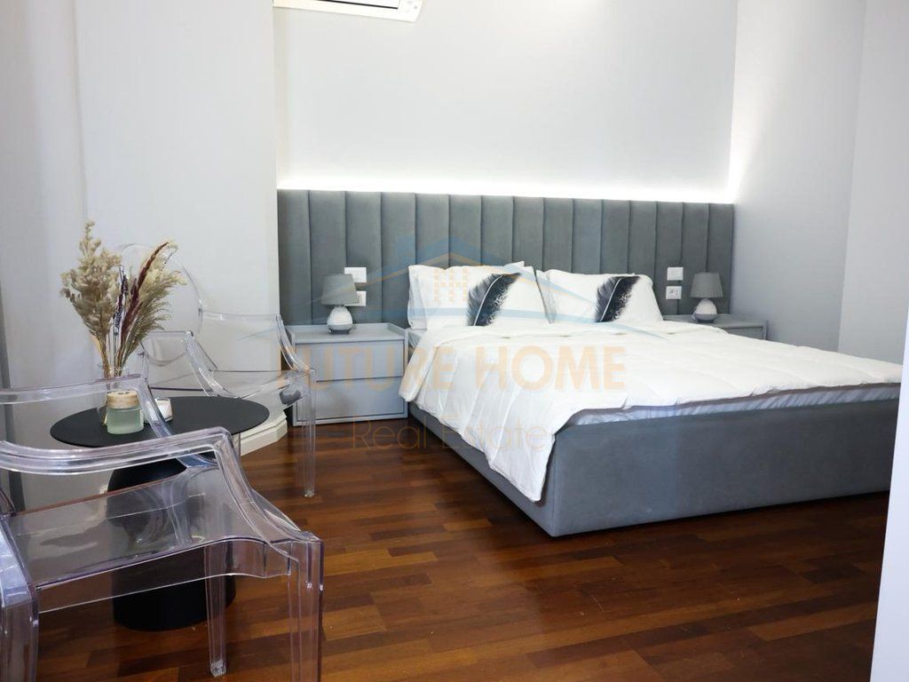 Shitet, Apartament 3+1+3, Bllok, Tiranë