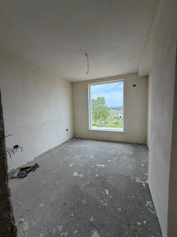 APARTAMENT 1+1 PER SHITJE TE GJIRI I LALEZIT