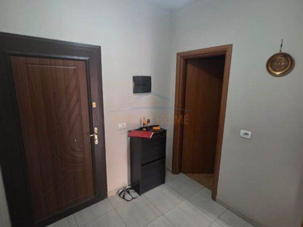 Shitet,Apartament 1+1, Unaza e Re, Tirane