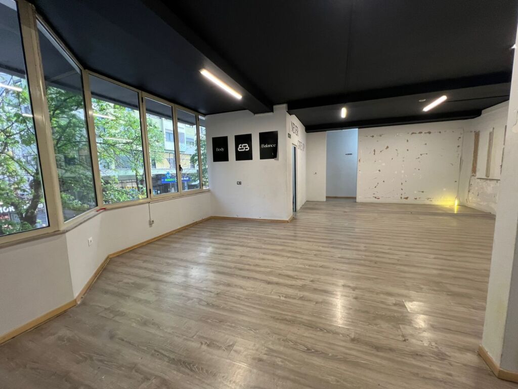 🏢 Qera – Ambient Biznesi në Bllok, Tiranë