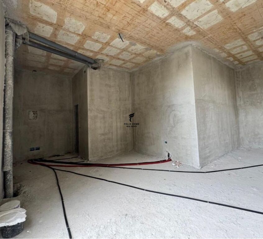 SHITET DYQAN 75 M2 FUSHA E AVIACIONIT 226.000 EURO FH-69035