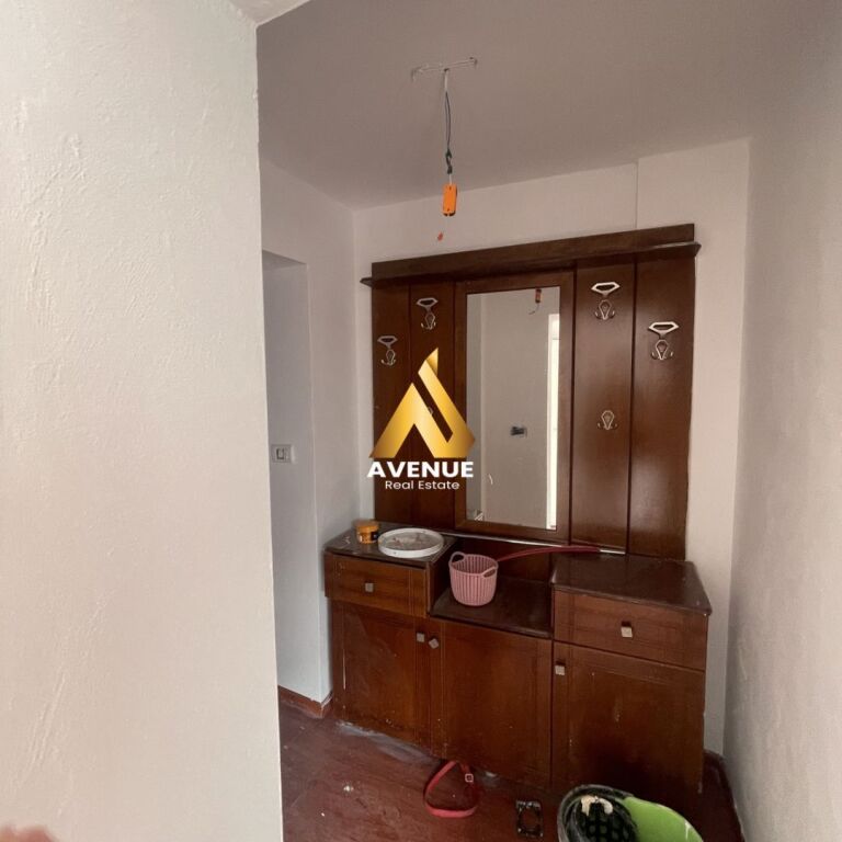 Shitet Apartament 1+1 – Bllok, Tiranë