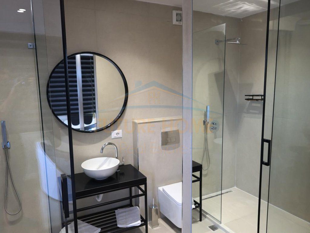 Shitet, Apartament 3+1+3, Bllok, Tiranë