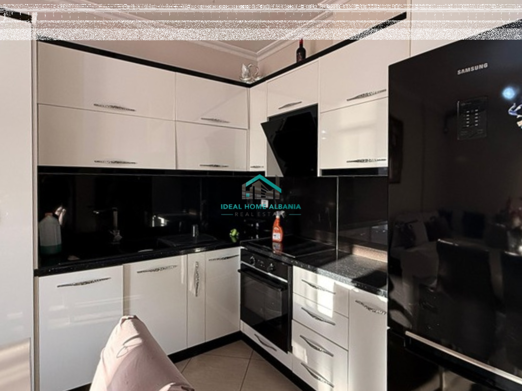 APARTAMENT 2+1 ME QERA – PRANË GAMES, VLORË