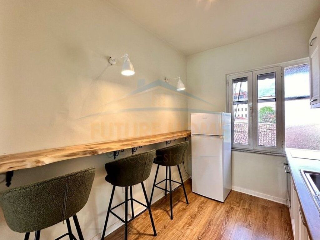 Shitet, Apartament 2+1+2, Rruga e Durrësit, Tiranë