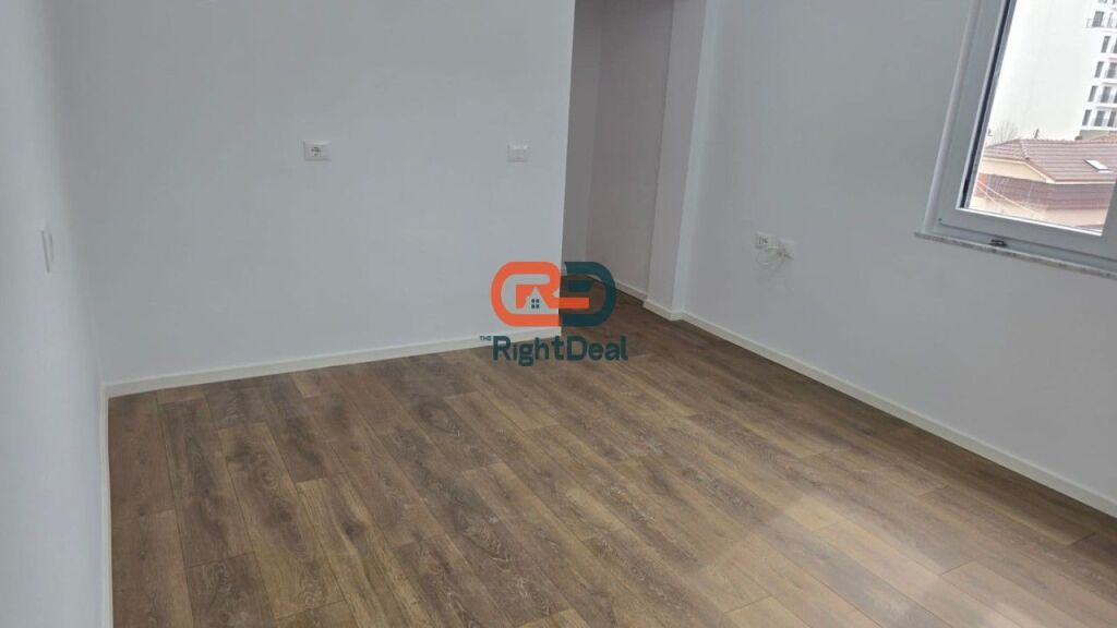 Prane Shkolles Se Kuqe, Shitet Apartament 1+1 I Sapo Investuar !!