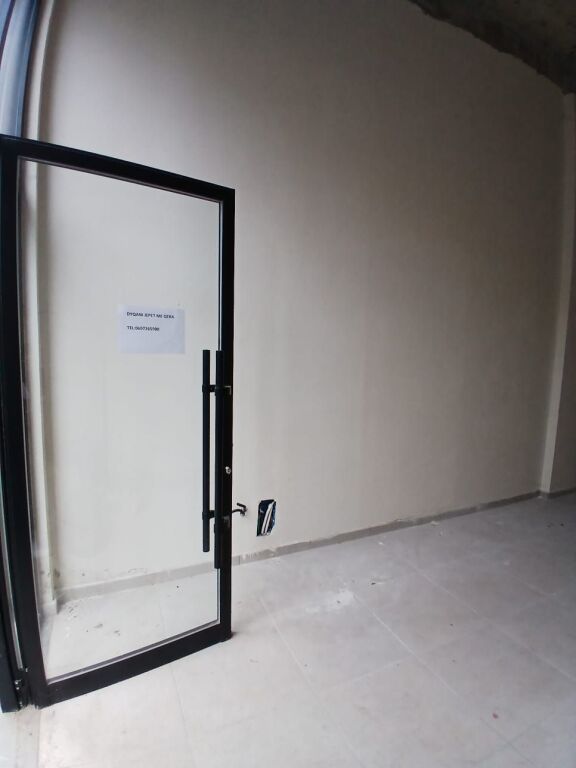 Jepet ambjent biznesi me Qera tek Brryli, Tirane