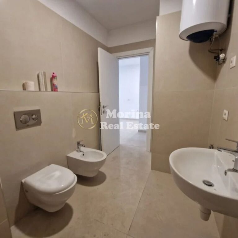 Qera | Ambjent Biznesi | Kongresi i Manastirit | 550 €/muaj