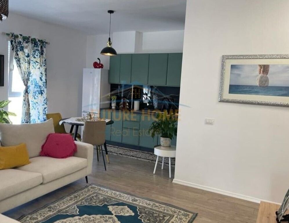 Affitto, Appartamento 2+1 Univers City, Tirana.