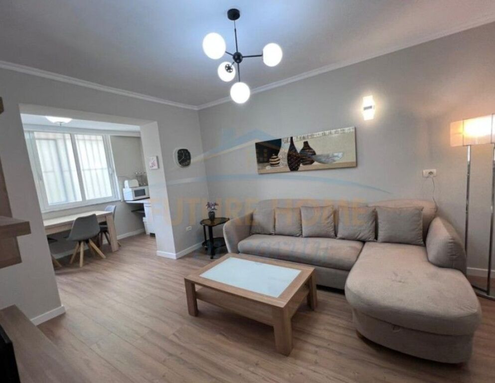 Qera, Apartament 2+1, Blloku, Tiranë.