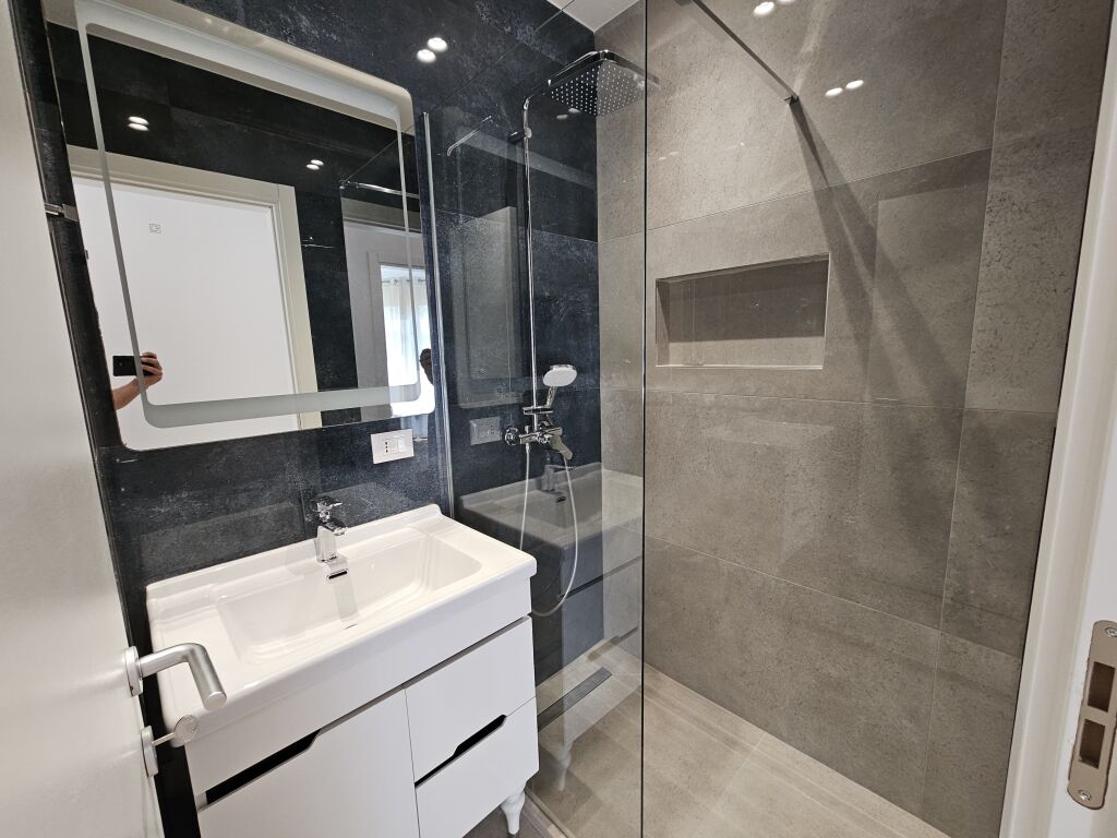 Apartament 2+1 + post parkimi , Liqeni i Thate