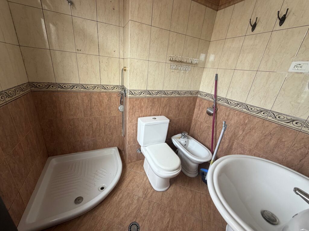 1+1, 5th floor without elevator, myslym shyri, 500 thousand leke