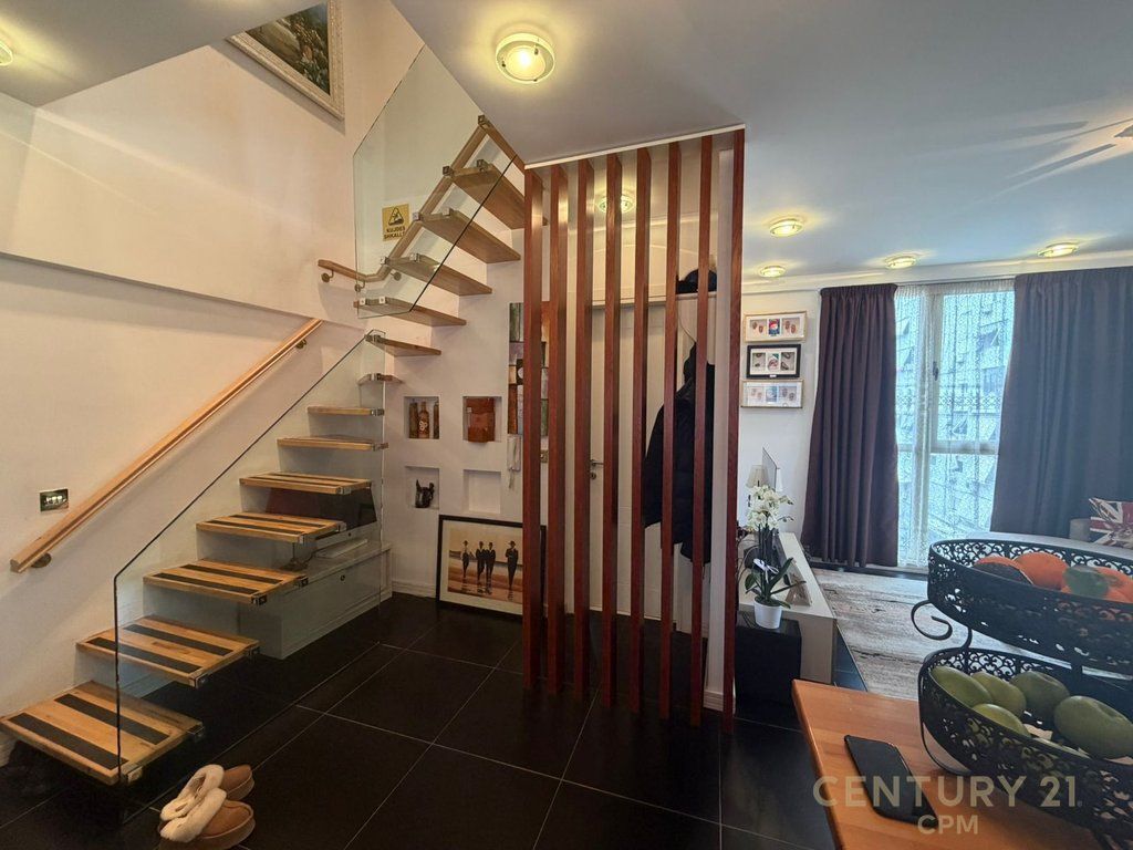 JEPET ME QIRA DUPLEKS TEK QENDRA KISTA