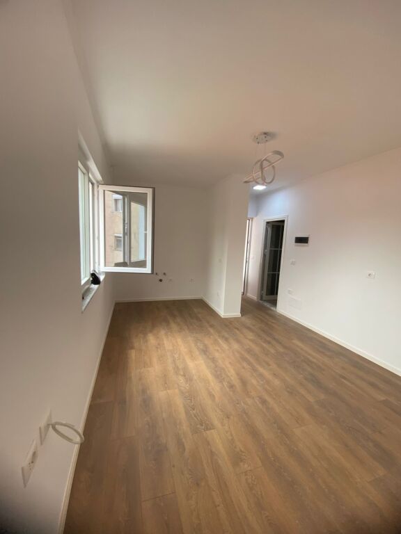 🚨Shitet super  apartament 1+1   📍Pazari i Ri