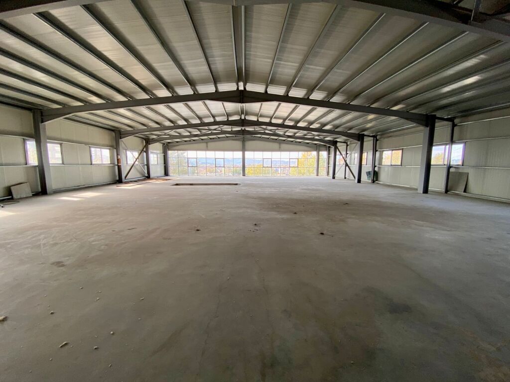 Shop for rent – Kamëz, on the main road