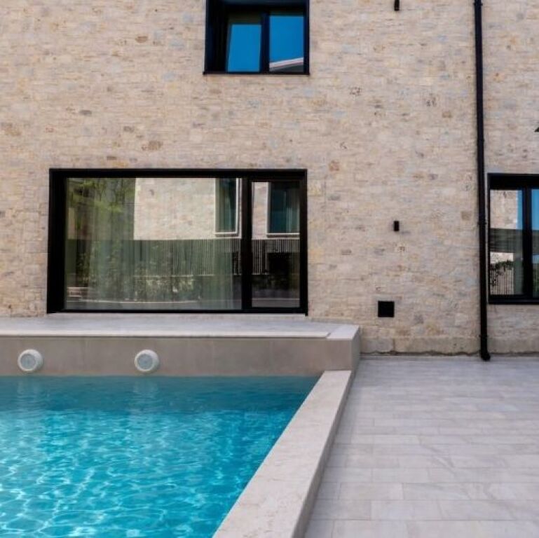 Vendiamo Villa Individuale con Piscina