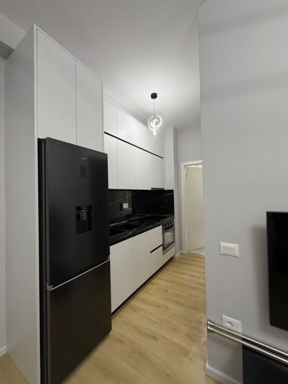 In affitto 1+1  Ali demi Complesso Kadiu  5° piano  Arredato  Prezzo 400 mila lek