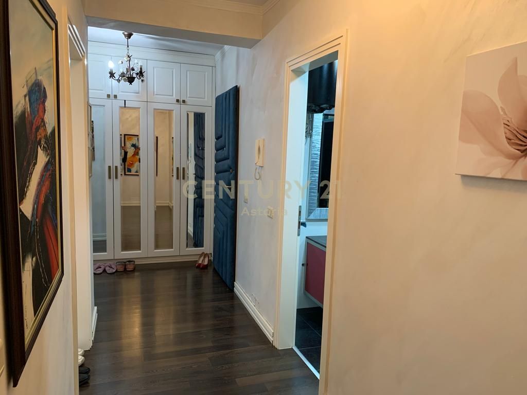 Appartamento spazioso 2+1+2 con balcone chiuso in affitto