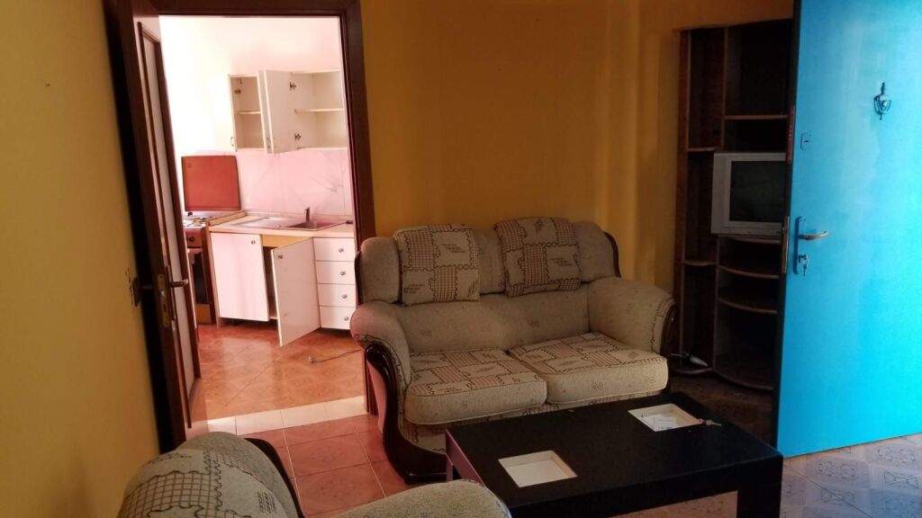 Jepet me qera 1+1 mobiluar private 40000 lek