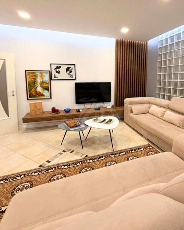 Jepet me qira apartament 2+1+2 –  pranë Pallatit të Sportit